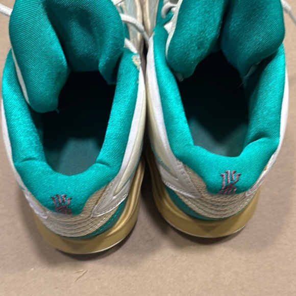 Nike Sue Bird x Kyrie Infinity “Golden Tribute” - Picture 6 of 7
